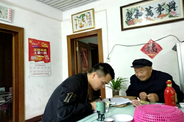 走访退休老干部.jpg